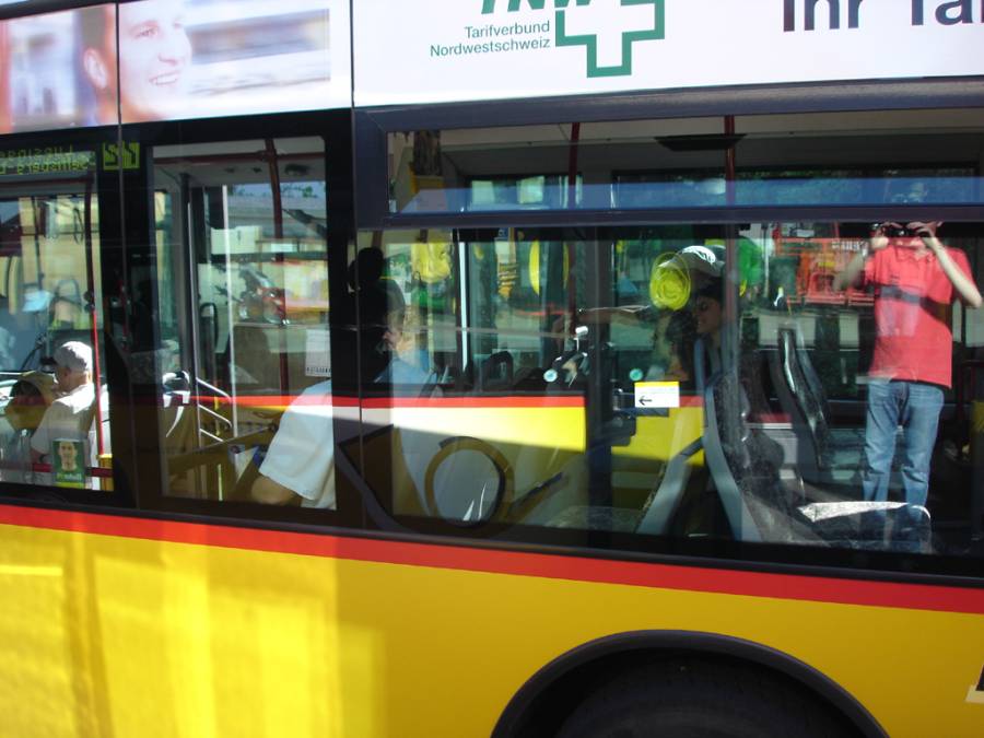 Mit dem Postauto fuhren wir zurück