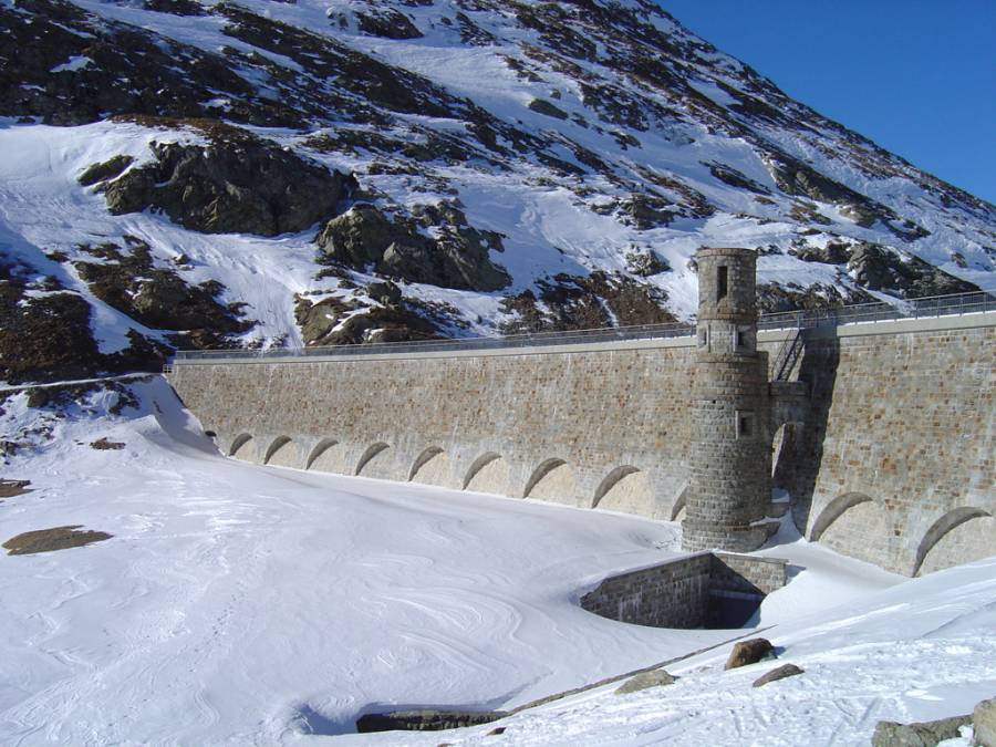 Staumauer vom Lago Bianco