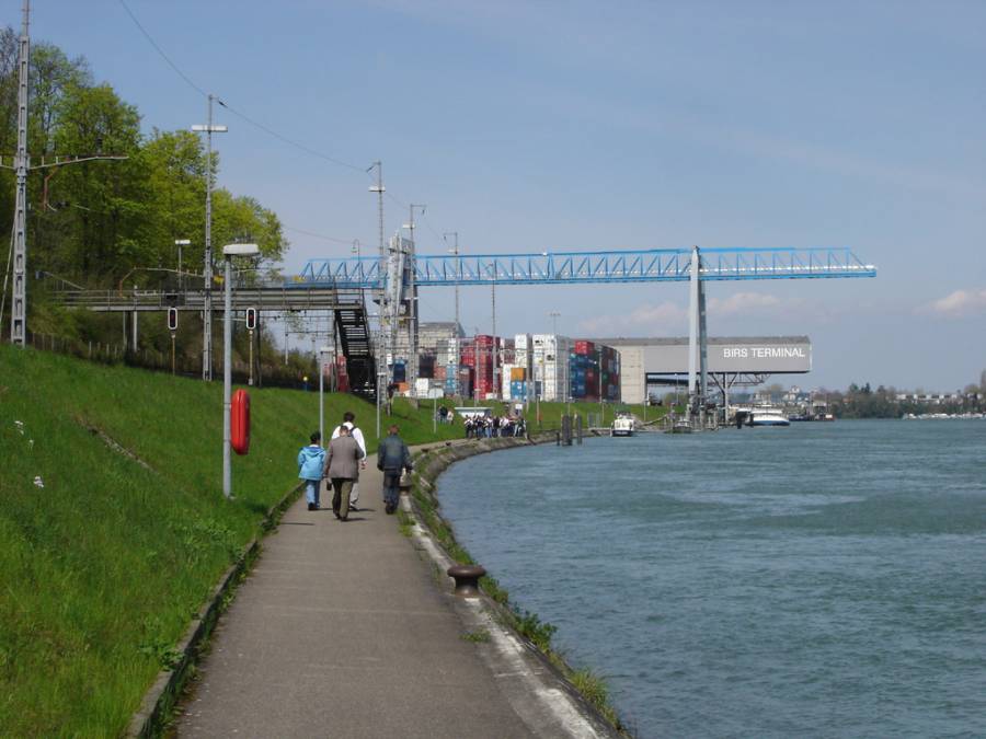 Ein kurzer Spaziergang zur Schiffsstation