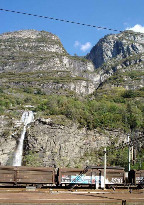 Zurück in Biasca (schöner Wasserfall, nicht?)