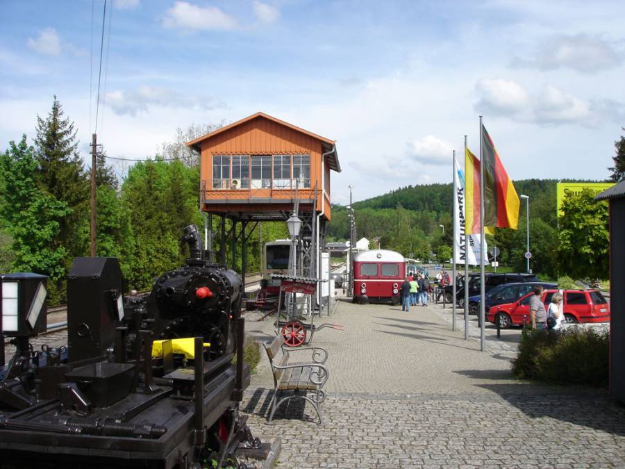 Der Bahnhof von "Blumberg-Zollhaus" mit dem Stellwerk.