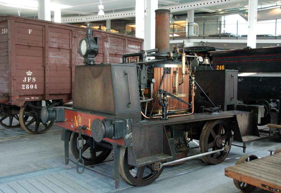 Am nächsten Morgen gehts weiter über die dänische Grenze nach Odense. Das
dortige Eisenbahnmuseum zeigt eine umfangreiche Fahrzeugsammlung. Die urtümliche...