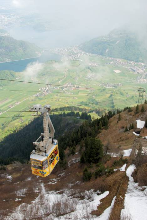 die Luftseilbahn, die uns zum Gipfel bringt. Diese soll im 2012 ersetzt werden ...