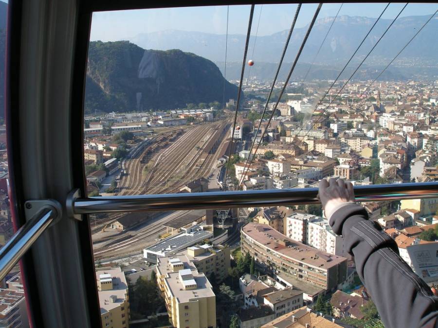 Blick auf den Bahnhof Bozen 