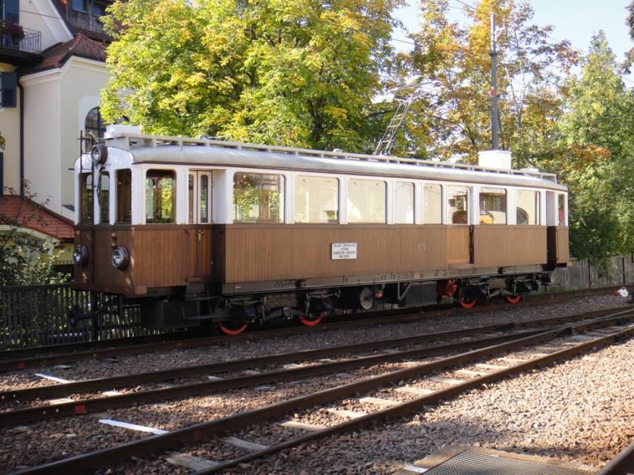 Der Alioth, wie der Triebwagen 105 genannt wird, kam von der ehemaligen...