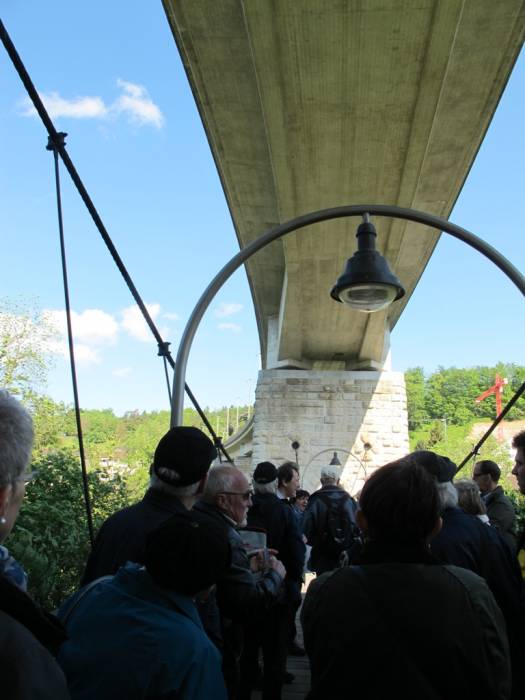 Blick  unter die Brücke.