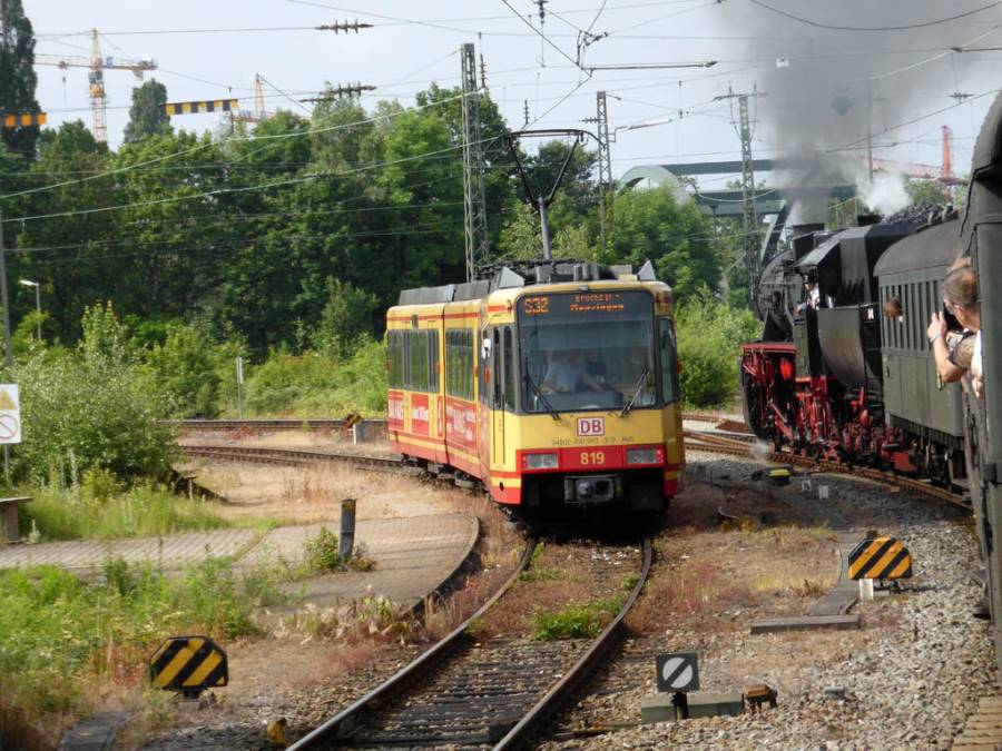 Ausfahrt aus Rastatt. Unser Zug fährt nun ins Murgtal.