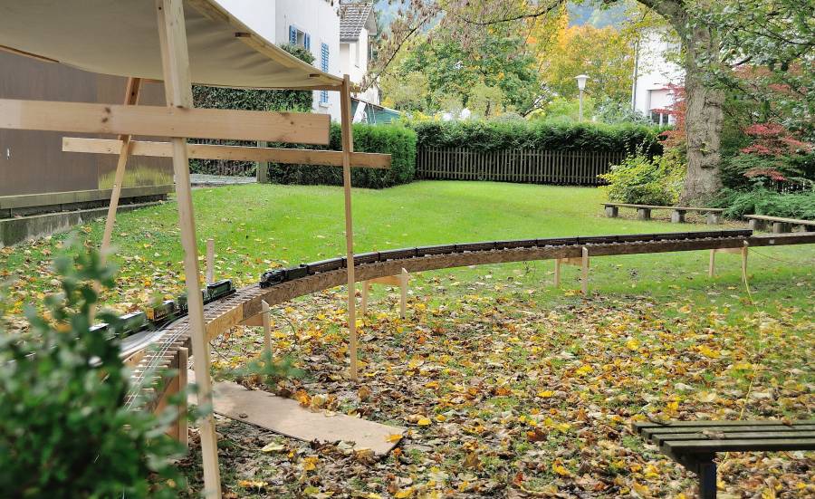 Das Ende der Schleife befindet sich im benachbarten Garten. Beim Übergang auf...