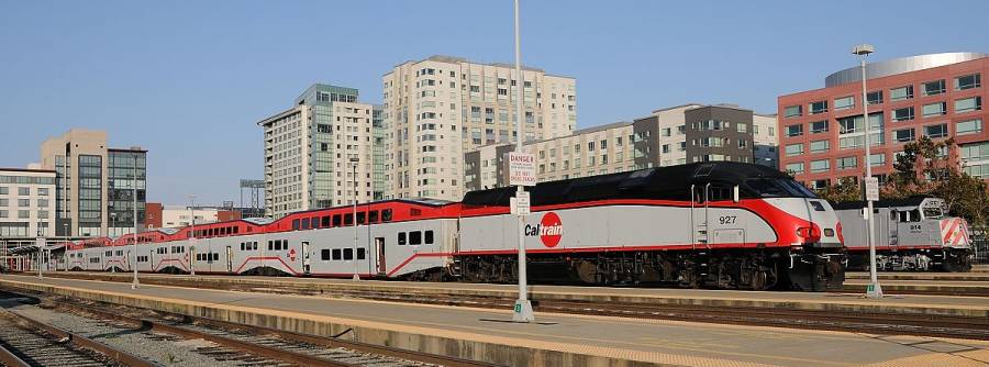 Die Caltrain Vorortszüge aus San Jose im Süden, erreichen ihren Endbahnhof am
südlichen Rand der Downtown von San Francisco.  ----- © Markus Amport, 12. 9....